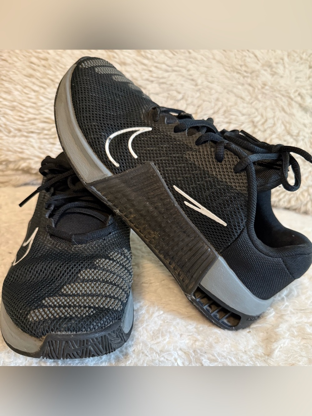 Nike Black Athletic Training Sneakers with Grey Trim